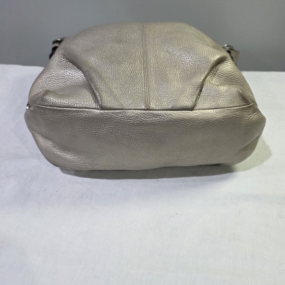 Coach F15064 Metallic Silver Peppled Leather Shoulder Bag w/ Adjustable Strap. - Picture 13 of 16